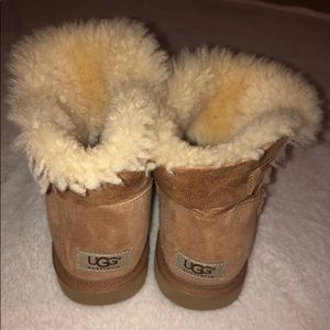 brown uggs